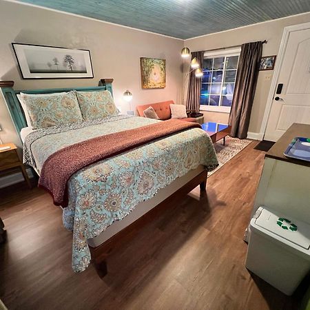 Sherwood Court Cottages & Guest Rooms Eureka Springs Exterior photo