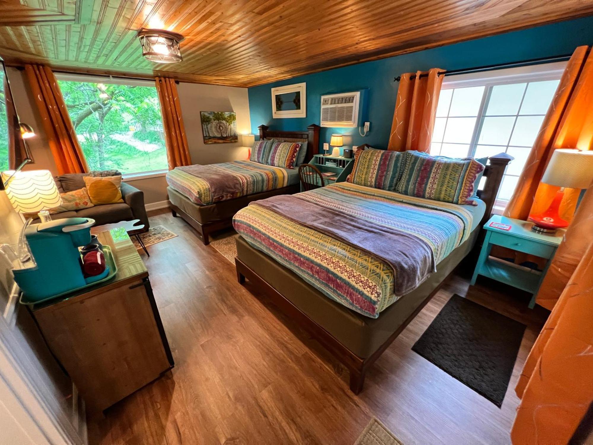 Sherwood Court Cottages & Guest Rooms Eureka Springs Exterior photo
