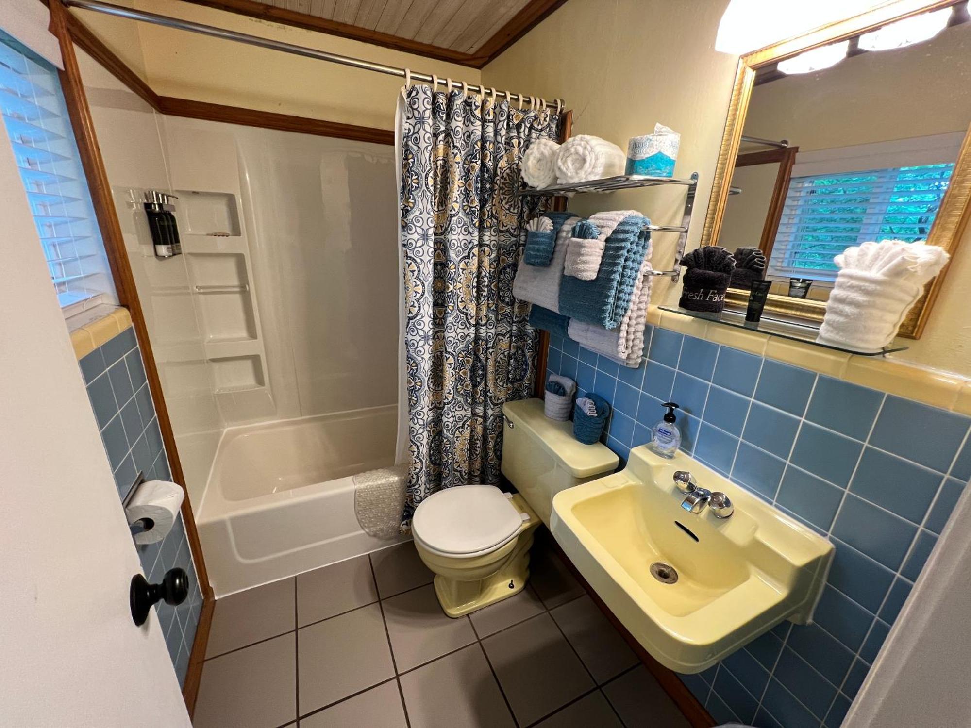Sherwood Court Cottages & Guest Rooms Eureka Springs Exterior photo