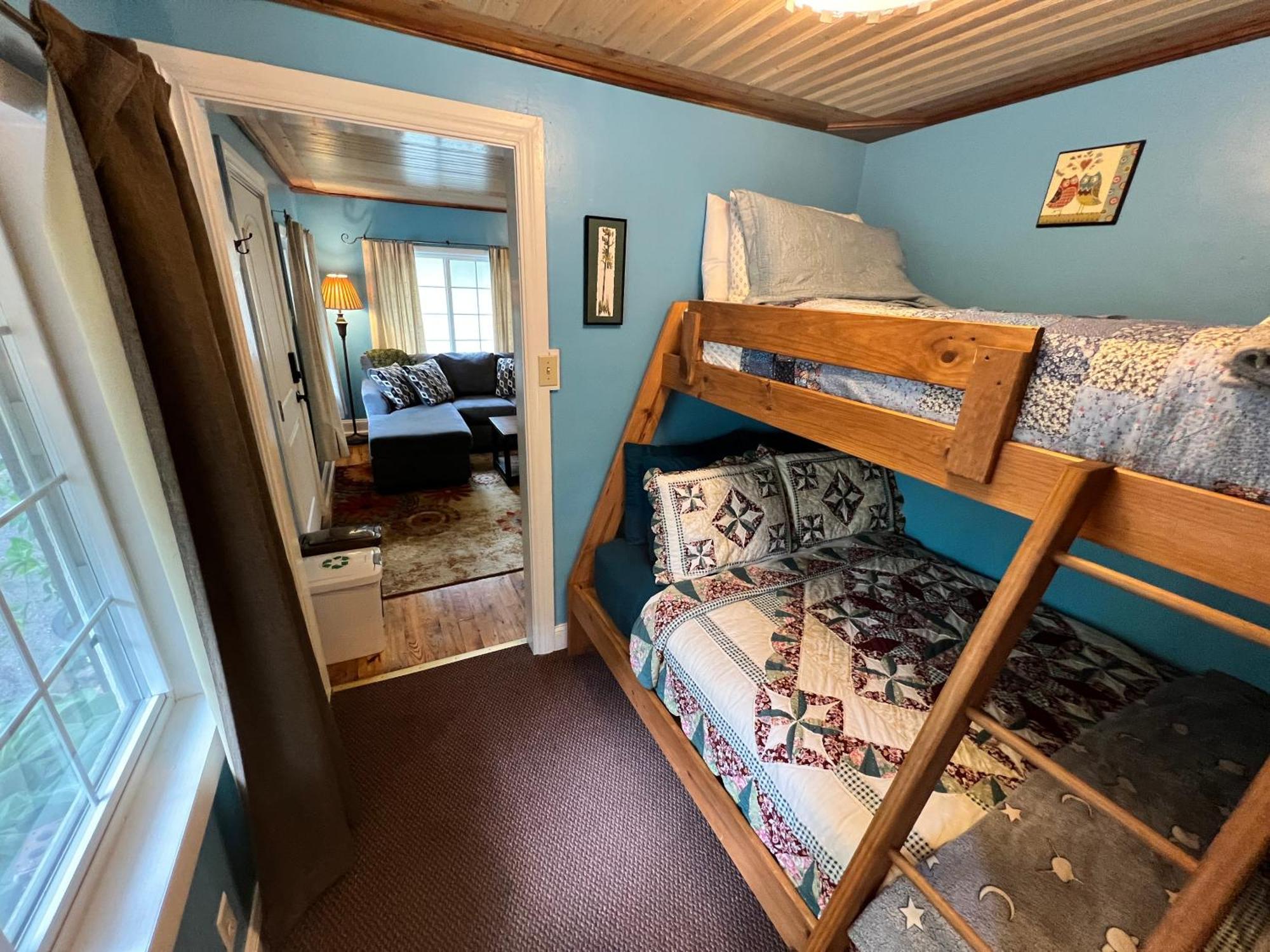 Sherwood Court Cottages & Guest Rooms Eureka Springs Exterior photo