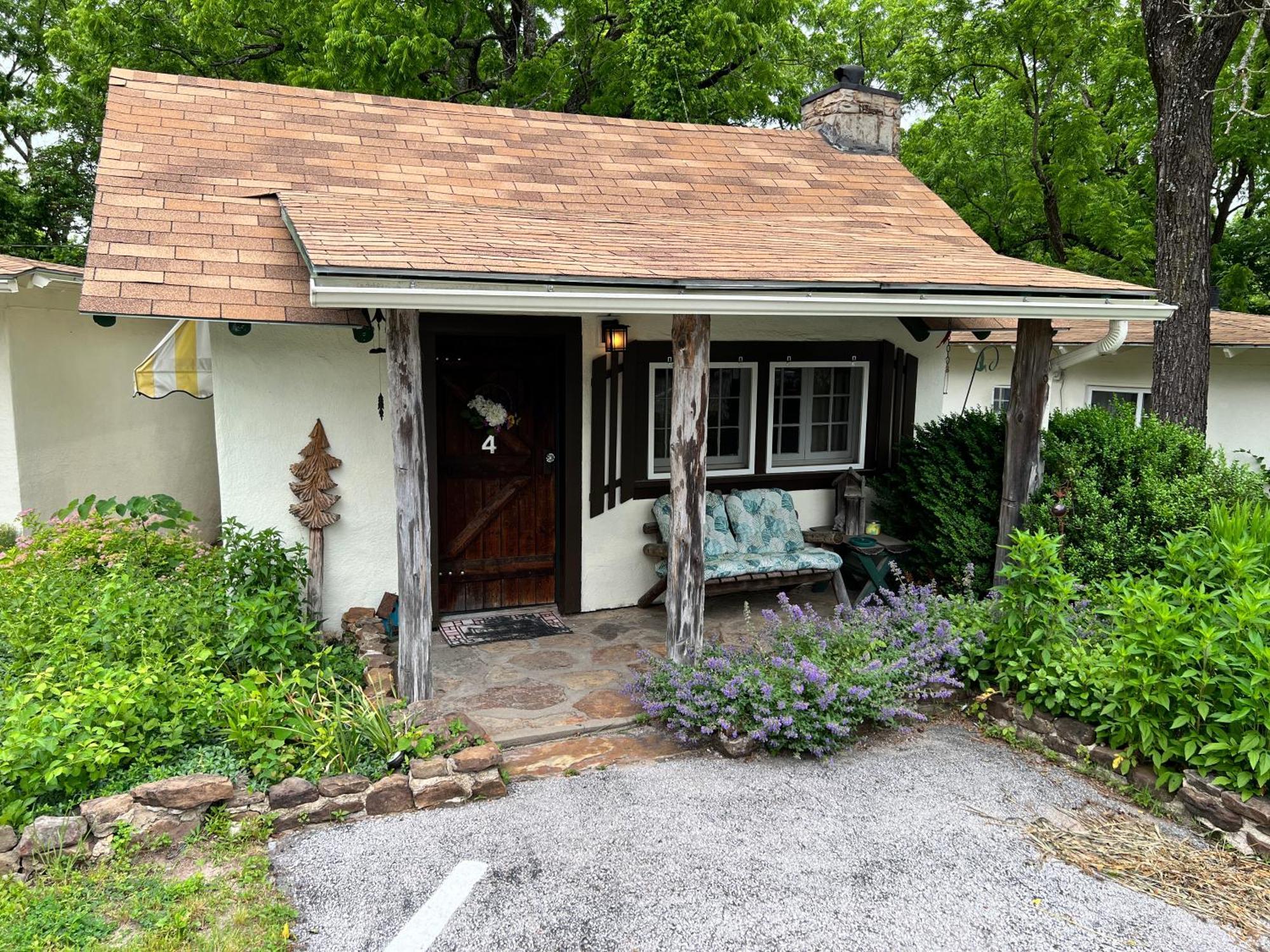 Sherwood Court Cottages & Guest Rooms Eureka Springs Exterior photo