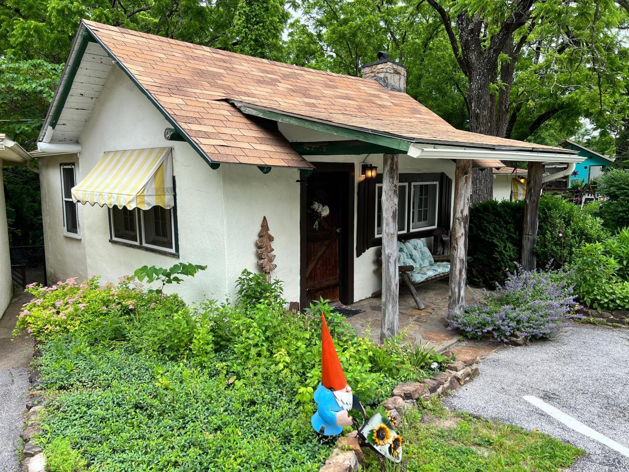 Sherwood Court Cottages & Guest Rooms Eureka Springs Exterior photo