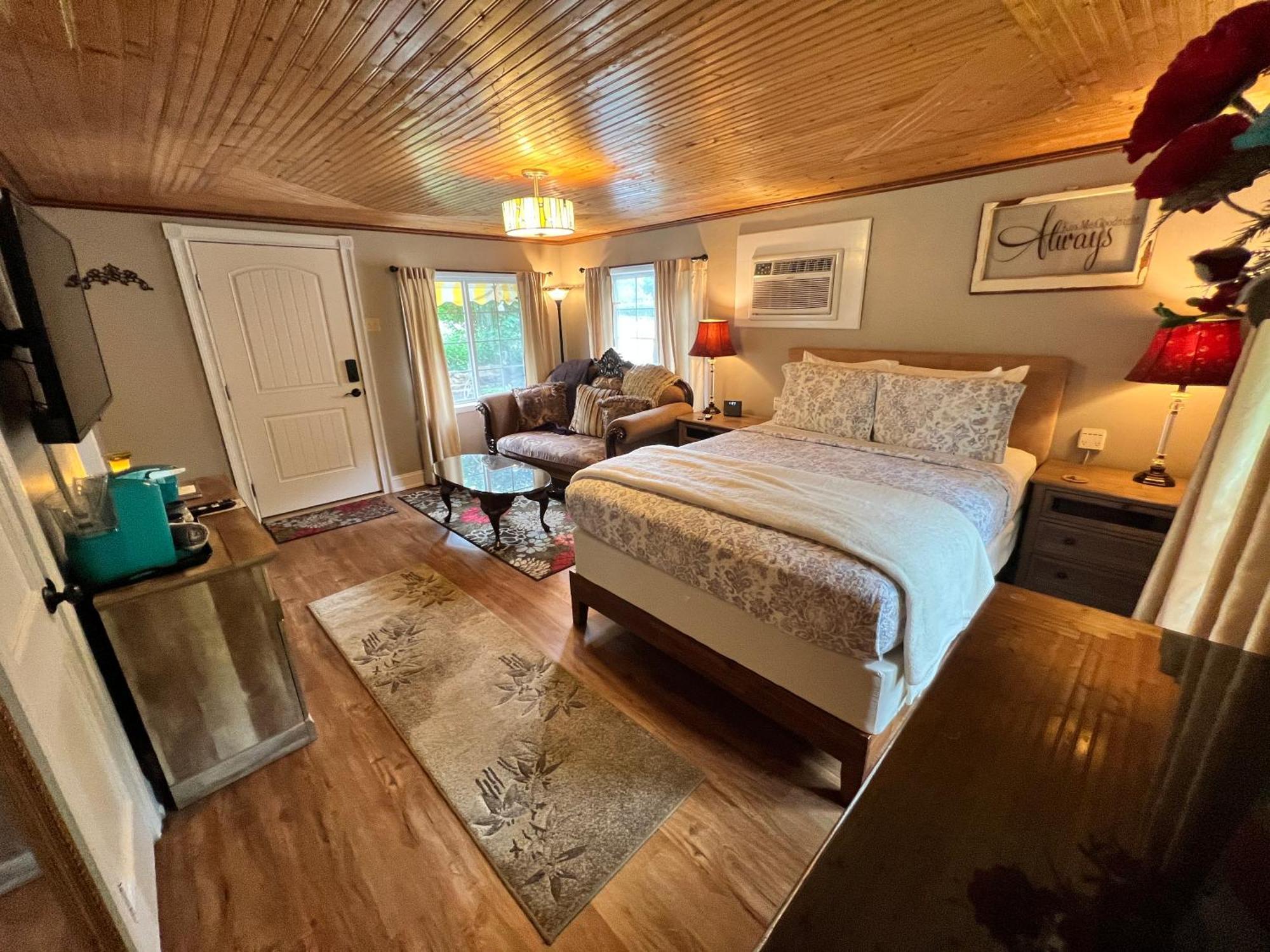 Sherwood Court Cottages & Guest Rooms Eureka Springs Exterior photo