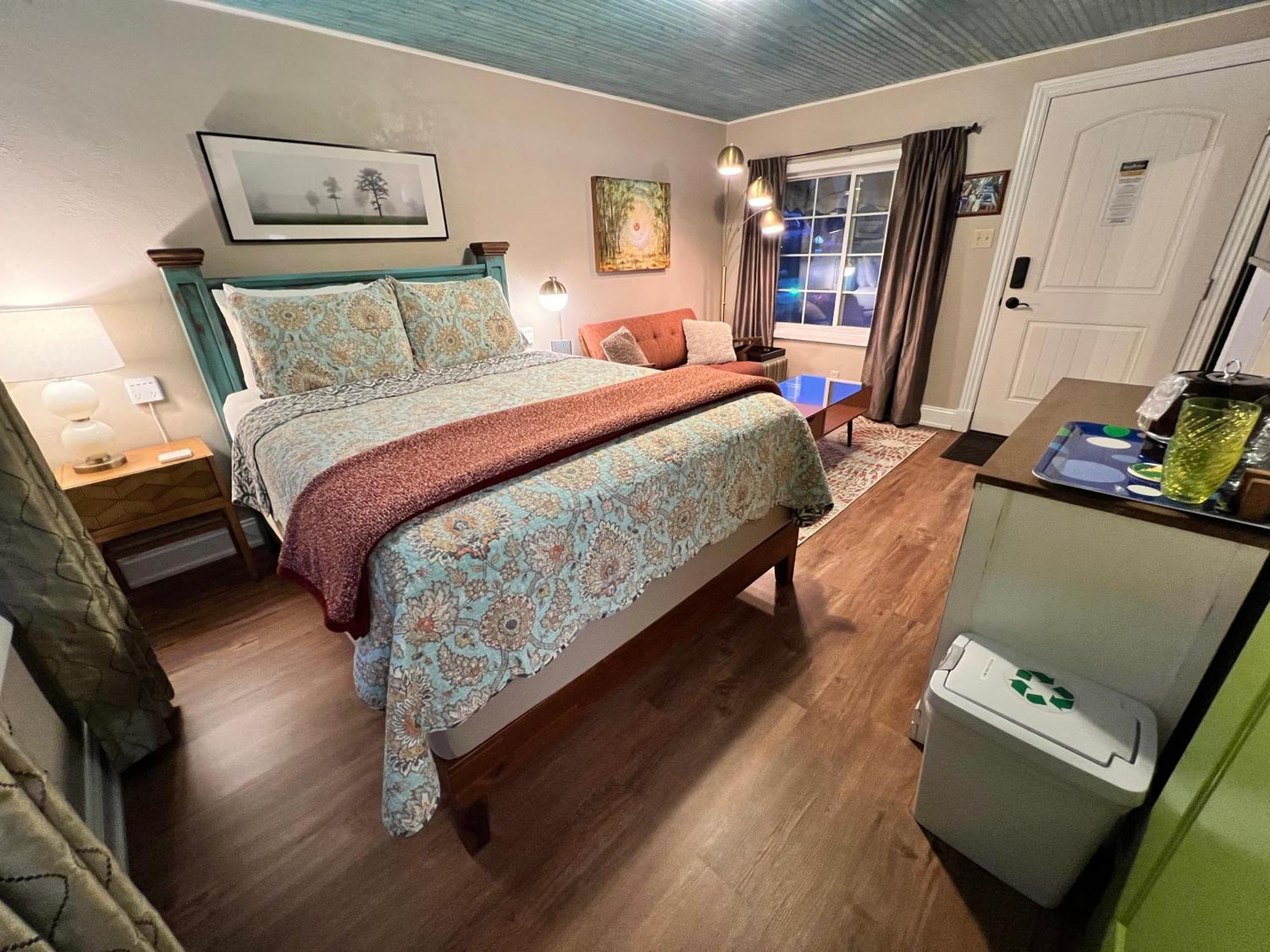 Sherwood Court Cottages & Guest Rooms Eureka Springs Exterior photo