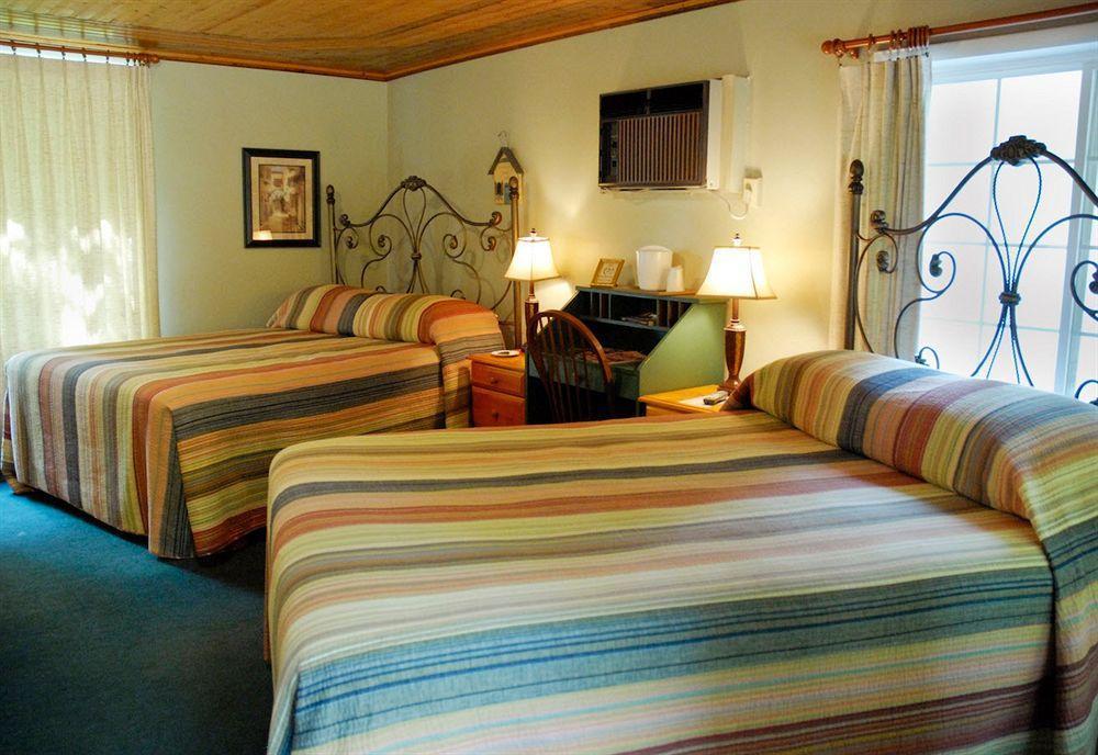Sherwood Court Cottages & Guest Rooms Eureka Springs Exterior photo