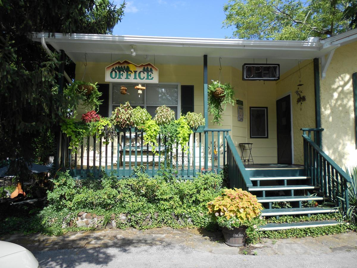 Sherwood Court Cottages & Guest Rooms Eureka Springs Exterior photo