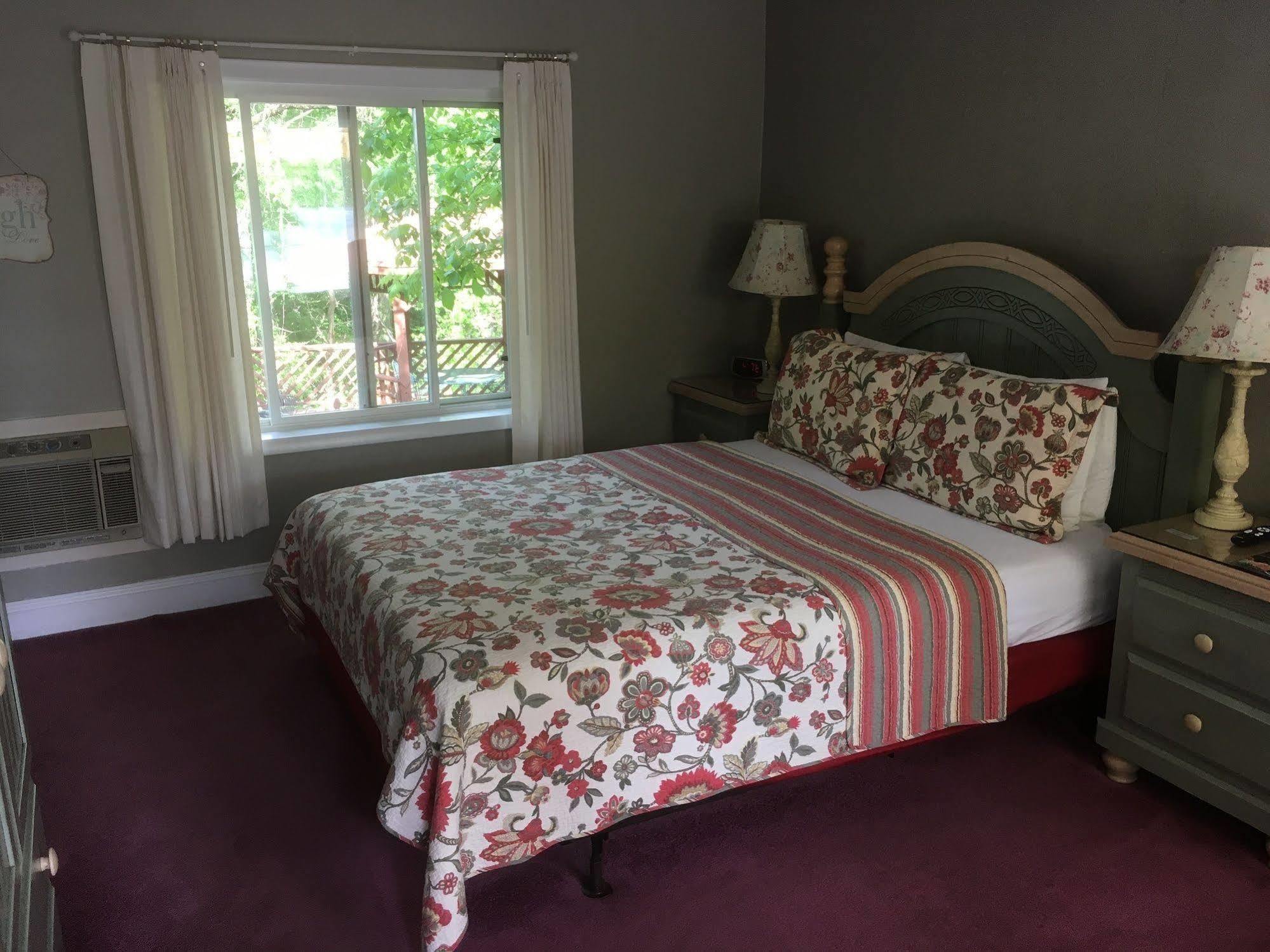 Sherwood Court Cottages & Guest Rooms Eureka Springs Exterior photo